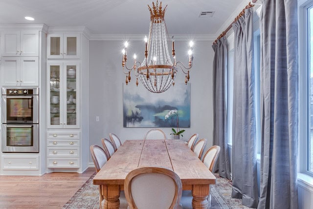 18 Beautifully Decorated Dining Rooms To Serve You As Inspiration 1
