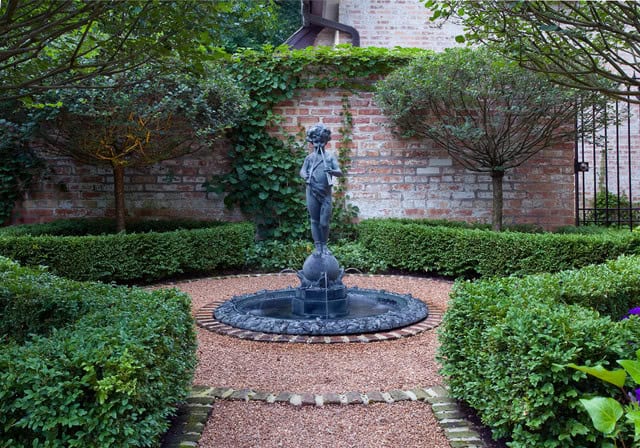 18 Pleasurable Fountain Designs To Adorn Your Courtyard