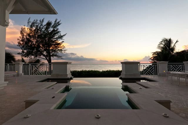 16 Fabulous Infinity Swimming Pools That Will Leave You Speechless 13