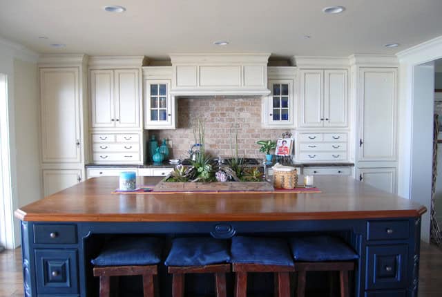 19 Charming Kitchen Designs With Brick Backsplash For Better Visual Effect 13