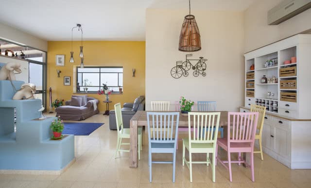 16 Delightful Interior Designs With Accent Chairs 14