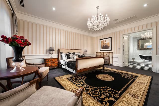 17 Bespoke Black & Gold Interiors That Steal The Show 16