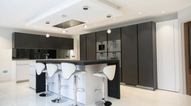 16 Classy Dark Wood Kitchens That Will Delight You