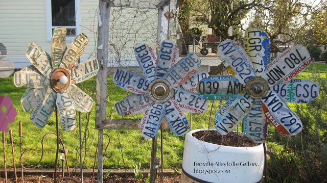 15 Truly Fascinating DIY Ideas To Make Inexpensive Garden Flowers 3