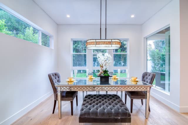18 Beautifully Decorated Dining Rooms To Serve You As Inspiration 5