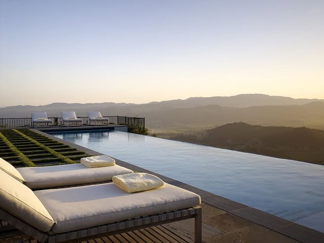 16 Fabulous Infinity Swimming Pools That Will Leave You Speechless 9