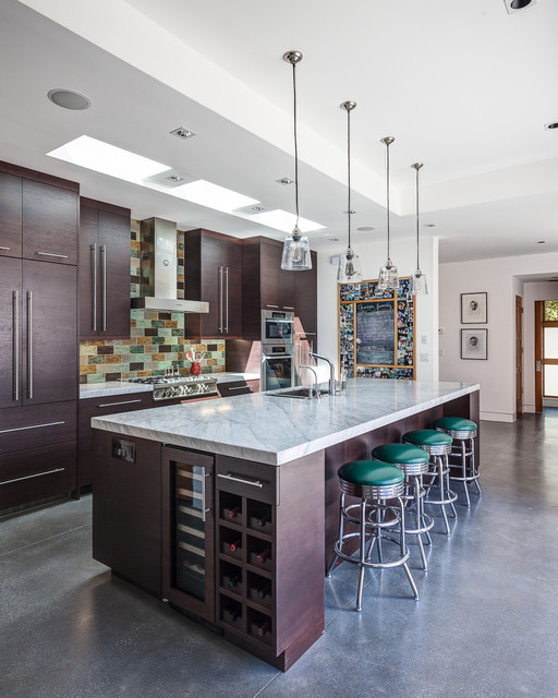 16 Classy Dark Wood Kitchens That Will Delight You