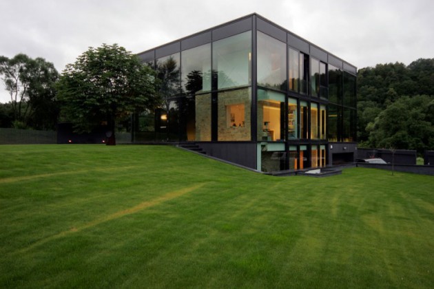 Pavilniai House - A Fabulous Glass House Located in Lithuania (1)