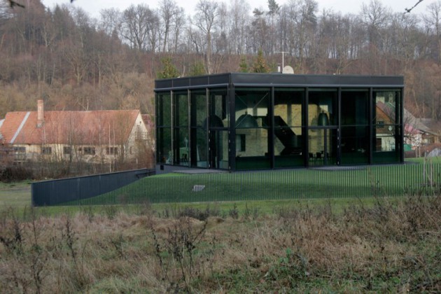 Pavilniai House - A Fabulous Glass House Located in Lithuania (2)