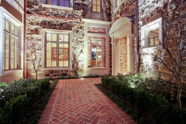 14 Front Yard Walkways That Will Beautify Your Outdoor Space 1