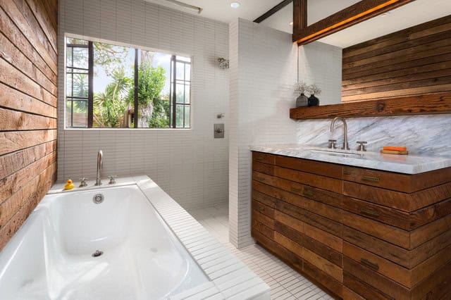 15 Classy Bathroom Designs With Reclaimed Wood 11