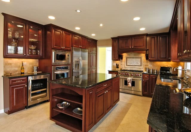 16 Delightful Brown Kitchens In Traditional Style 11