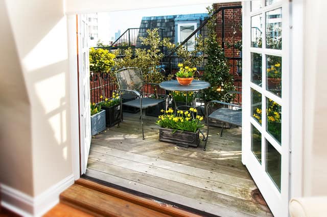 16 Functional Ideas To Design Pretty Deck In A Small Yard 16 Functional Ideas To Design Pretty Deck In A Small Yard