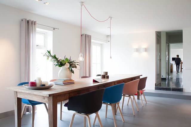 21 Cheerful Dining Rooms With Colorful Chairs For Everyone Who Thinks Outside The Box 17
