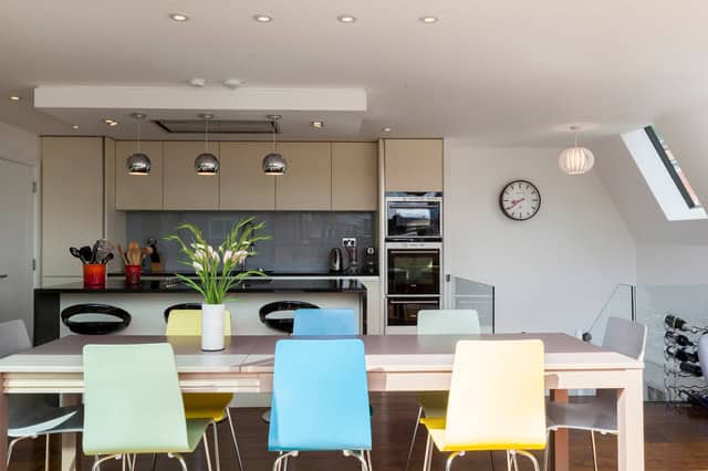 21 Cheerful Dining Rooms With Colorful Chairs For Everyone Who Thinks Outside The Box 18