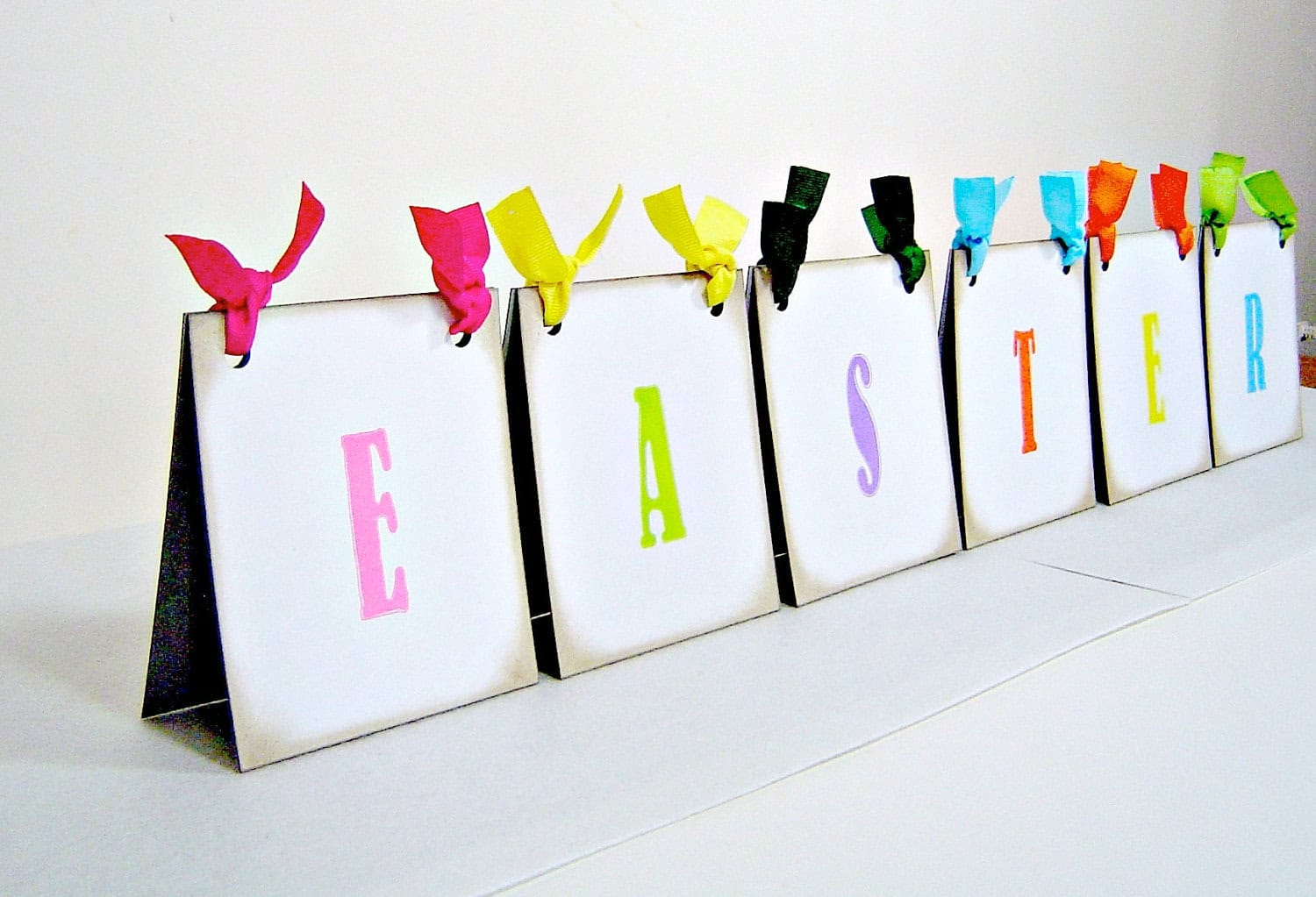 Easter centerpiece Buy it on: www.etsy.com