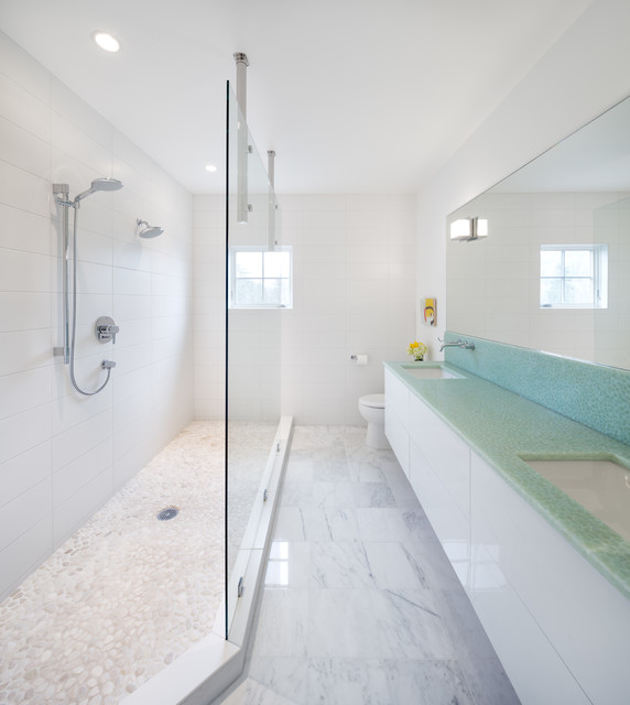 19 Narrow Bathroom Designs That Everyone Need To See