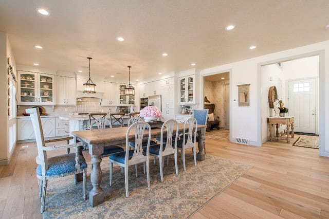 19 Attractive Traditional Dining Rooms That Will Provide You Pleasant Stay 2