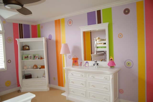 18 Gorgeous Child's Room Designs With Striped Walls 2