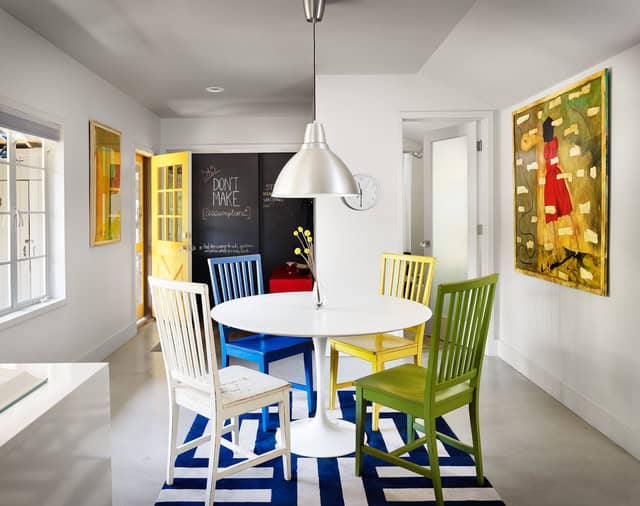 21 Cheerful Dining Rooms With Colorful Chairs For Everyone Who Thinks Outside The Box 20