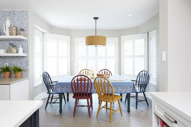 21 Cheerful Dining Rooms With Colorful Chairs For Everyone Who Thinks Outside The Box 4