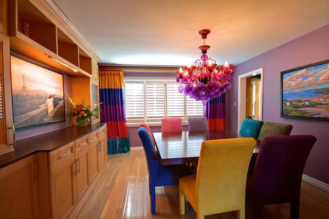 21 Cheerful Dining Rooms With Colorful Chairs For Everyone Who Thinks Outside The Box 5
