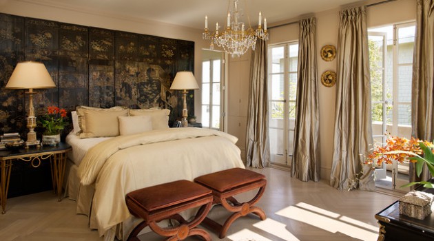 16 Delightful Interiors With Golden Curtains To Enter A Touch Of Glamour In Your Home