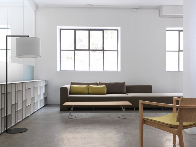 18 Beautiful Living Room Designs With Stylish Floor Lamps 6