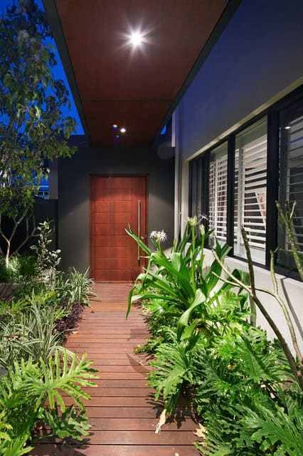 14 Front Yard Walkways That Will Beautify Your Outdoor Space 6