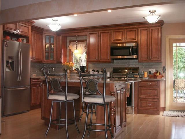 16 Delightful Brown Kitchens In Traditional Style 7