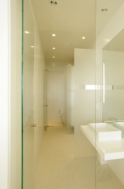 19 Narrow Bathroom Designs That Everyone Need To See