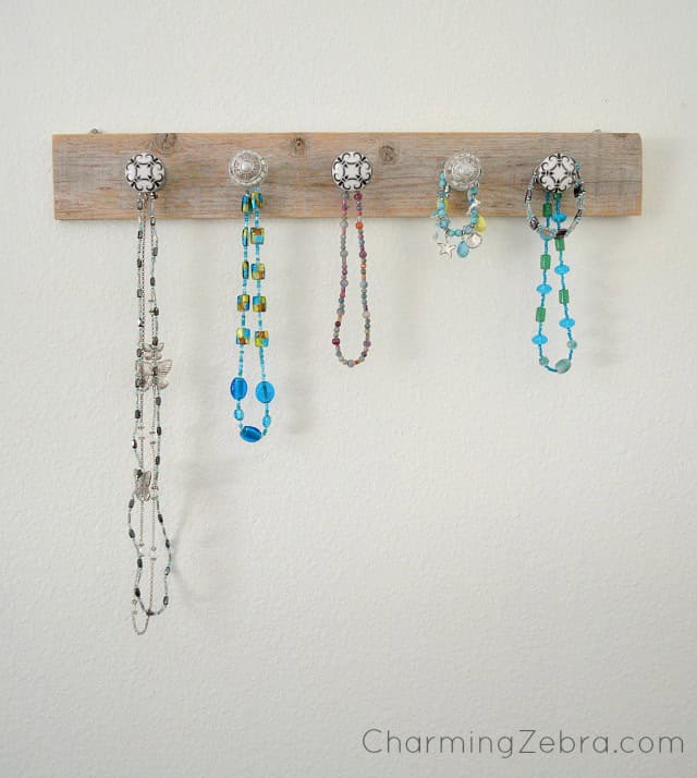 19 Fantastic DIY Hanging Jewelry Organizers That Everyone Must See