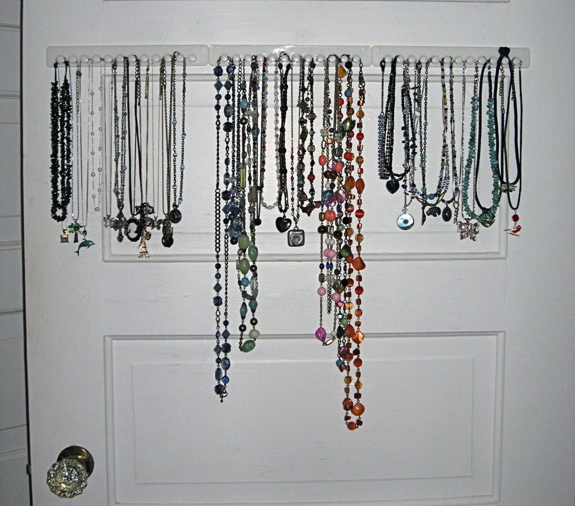 19 Fantastic DIY Hanging Jewelry Organizers That Everyone Must See 8