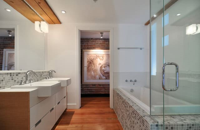 19 Narrow Bathroom Designs That Everyone Need To See 9