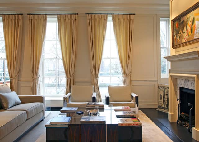 16 Delightful Interiors With Golden Curtains To Enter A Touch Of Glamour In Your Home 9