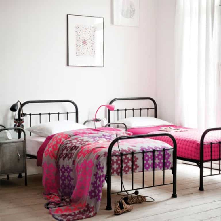 20 Fascinating Child's Rooms With Identical Beds Designs For Twins 12