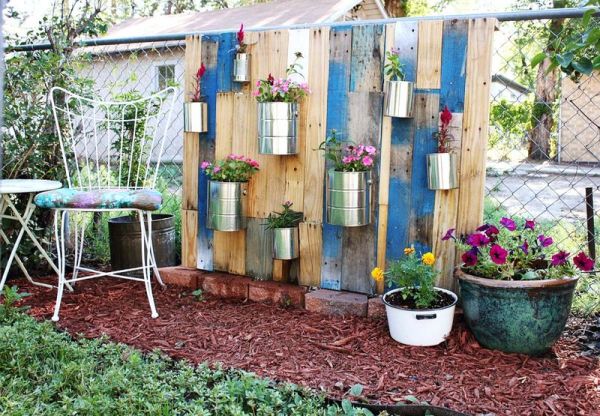 19 Surprisingly Awesome DIY Garden Decorations That Everyone Can Make