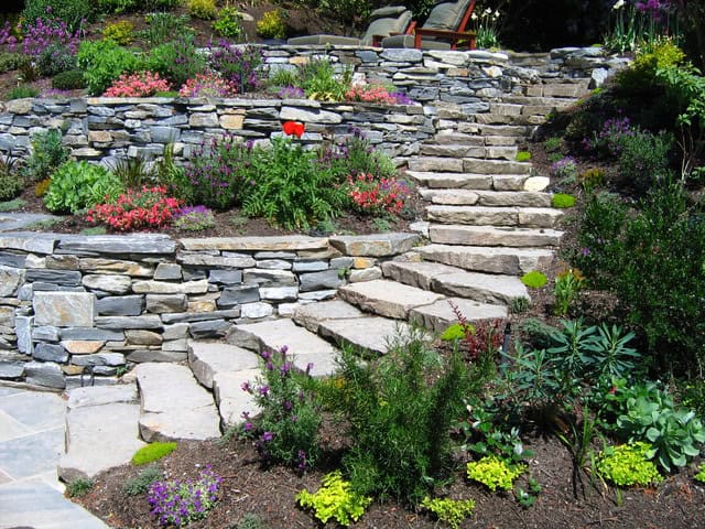 16 Beautiful Courtyards With Stone Stairs That You Would Love To Have 5