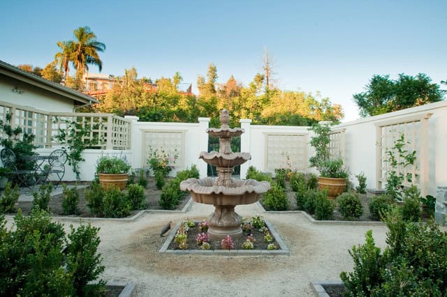 19 Brilliant Tiered Fountain Design To Enhance The Look Of Your Courtyard 7