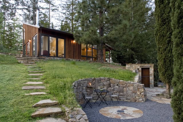 16 Beautiful Courtyards With Stone Stairs That You Would Love To Have 7