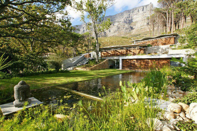 The Astonishing Mountain House by Van Der Merwe Miszewski Architects