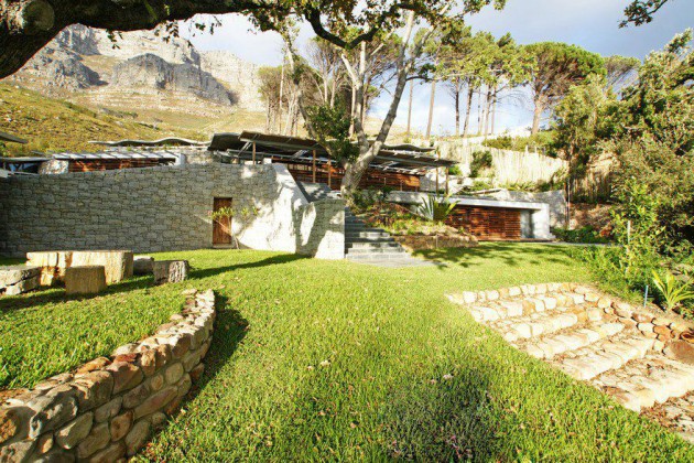 The Astonishing Mountain House by Van Der Merwe Miszewski Architects (5)