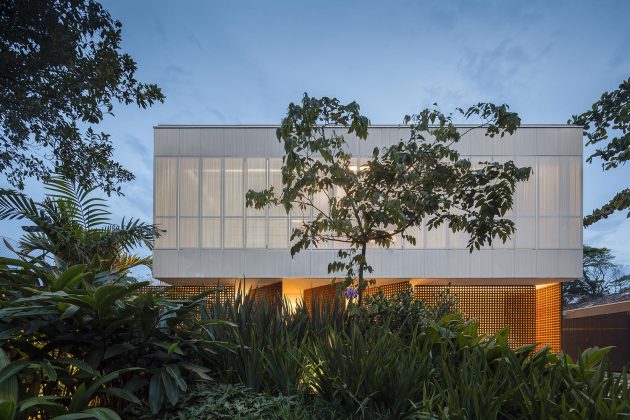 The Fabulous White House By Studio MK27 in Brazil (10)