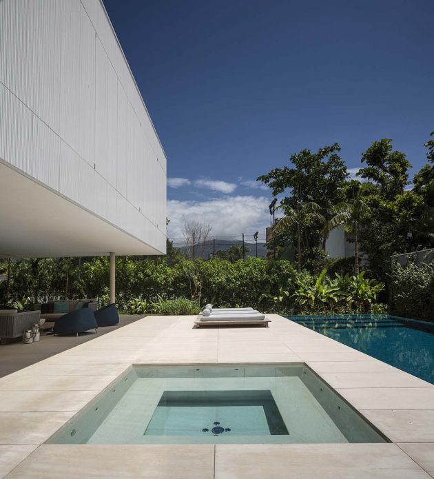 The Fabulous White House By Studio MK27 in Brazil (9)