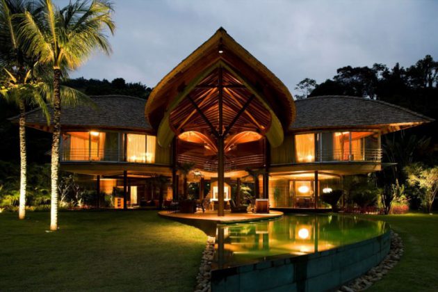 The Spectacular Leaf House by Mareines + Patalano Arquitetura In Brazil