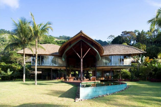 The Spectacular Leaf House by Mareines + Patalano Arquitetura In Brazil