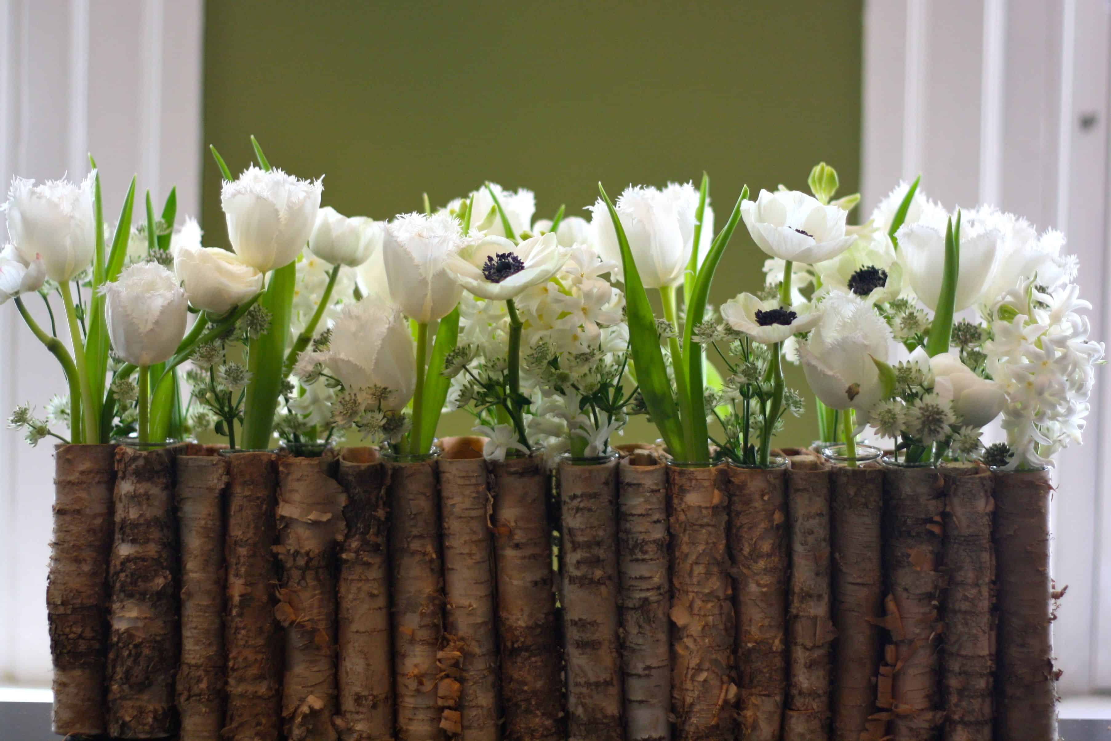 17 Awe-Inspiring Log Centerpiece Designs To Adorn Your Dining Table 10