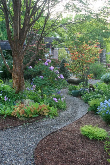 18 creative garden path ideas that you can easily make