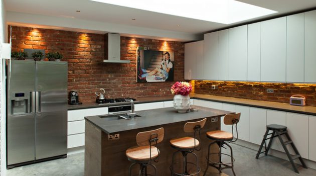20 Stunning Kitchens With Brick Backsplash For Pleasant Atmosphere