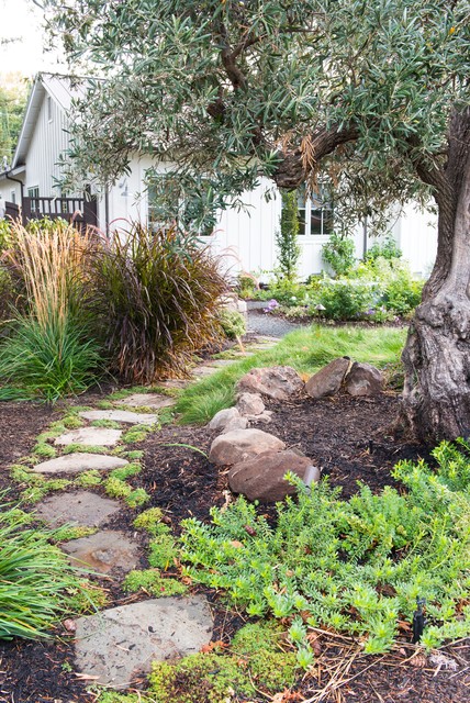 18 Creative Garden Path Ideas That You Can Easily Make